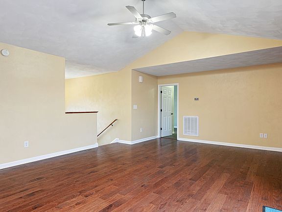 2nd image of 455 Windsor Dr
