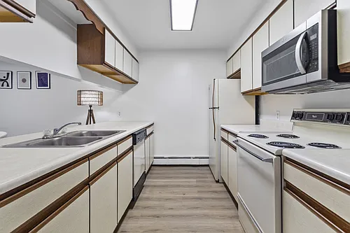 Wehnwood Court Apartments Photo 1