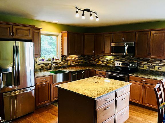 4th image of 698 Apple Orchard Dr