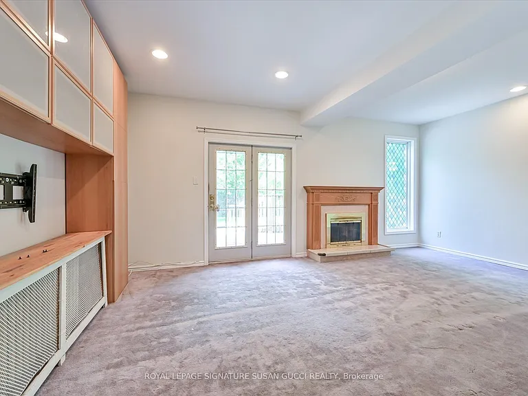 32 Marilyn Cres #MAIN — Photo 9