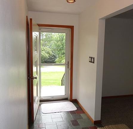 3rd image of 804 Brookview Dr