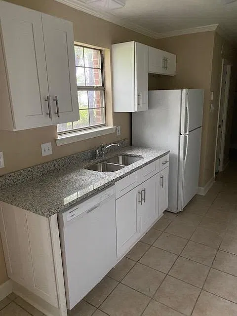307 Farris St — Photo 4
