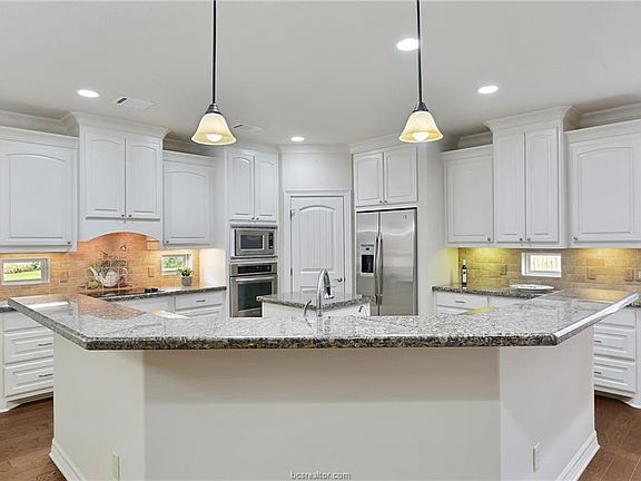 4th image of 3806 Park Village Ct