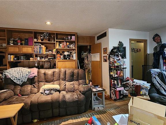 3rd image of 4925 NE Sherwood Dr