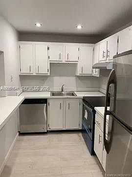 1st image of 4168 Inverrary Dr APT 305