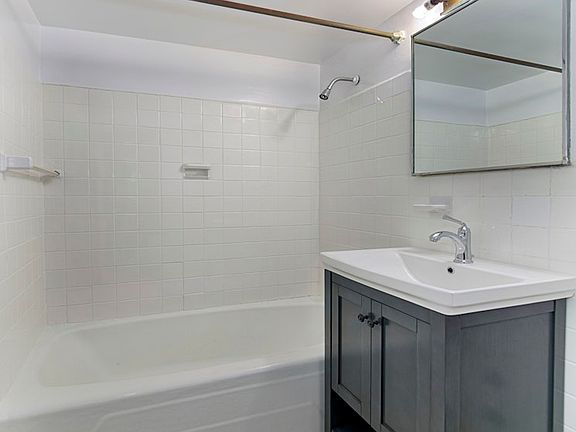 5th image of 35 E 38th St APT 7D