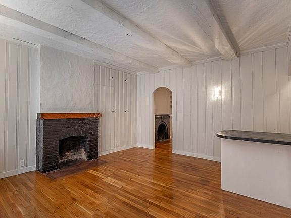 4th image of 101 Myrtle St APT 1
