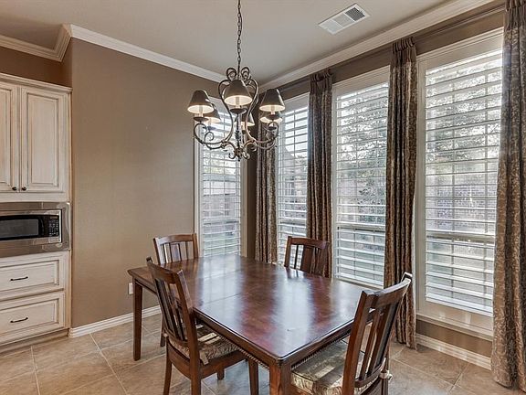 5th image of 8316 Victoria Ln