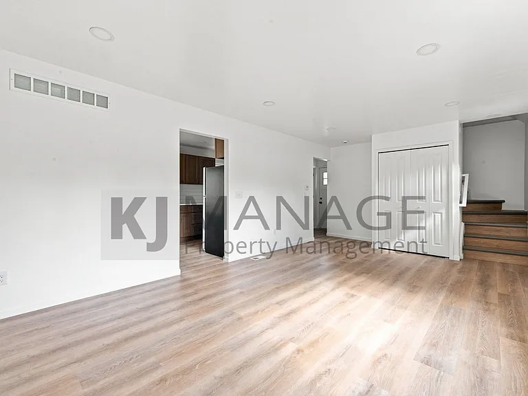 12039 Rockland — Photo 8
