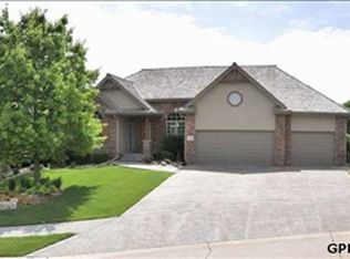 19105 Kent Cir, Omaha, NE 68130