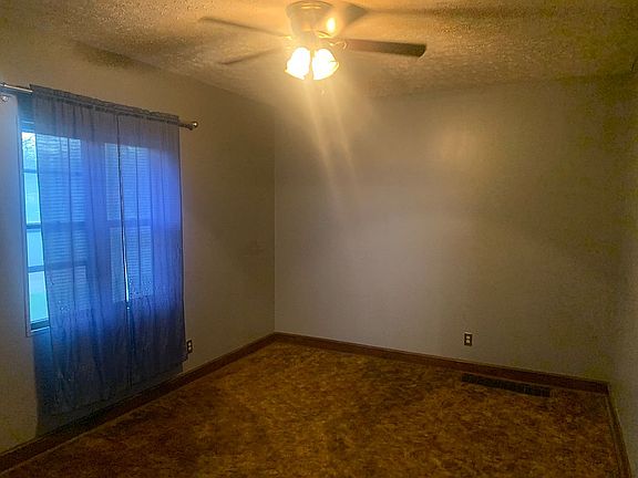 4th image of 327 S Wood St