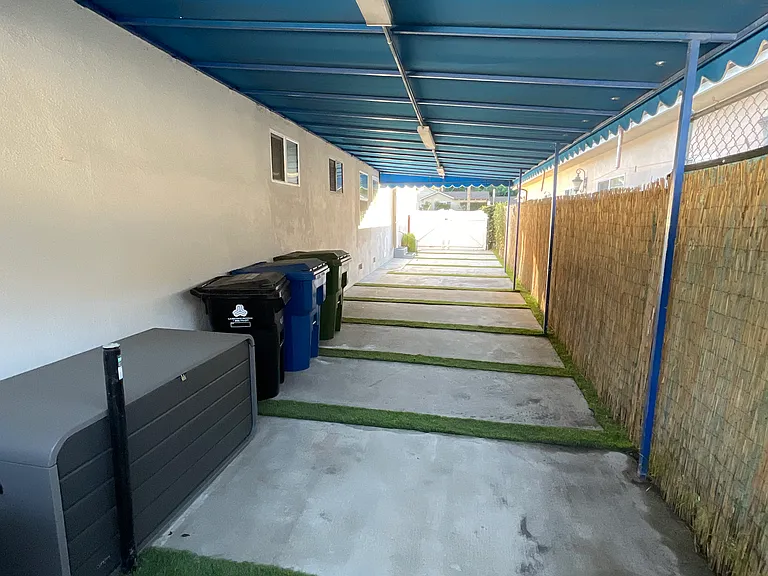 15233 Camarillo St — Photo 21