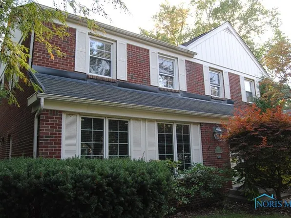3305 Brantford Rd, Ottawa Hills, OH 43606