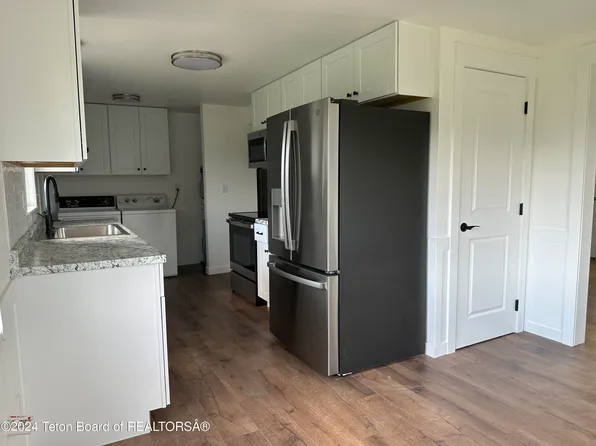 99 Cottonwood Dr, Smoot, WY 83126