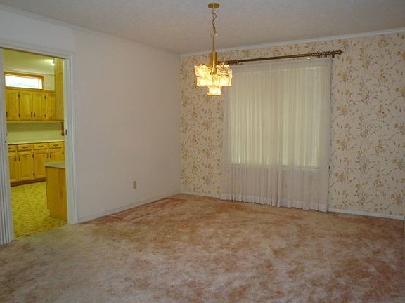 4th image of 2713 Brookway Dr