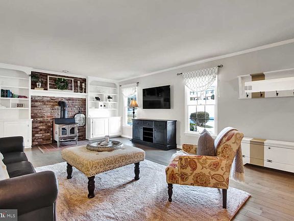 3rd image of 806 Stone Haven Dr