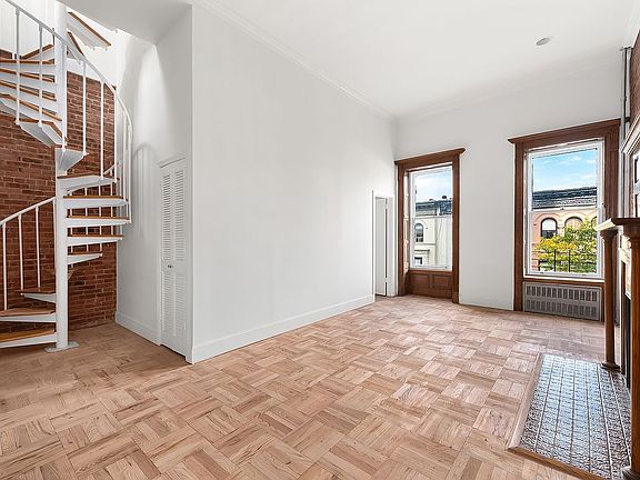3rd image of 122 W 80th St #Penthouse
