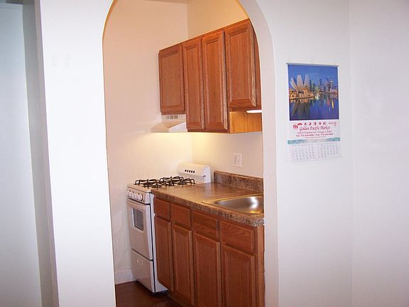 2nd image of 1528 W Pratt Blvd APT 103