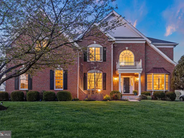 43576 Warden Dr, Sterling, VA 20166