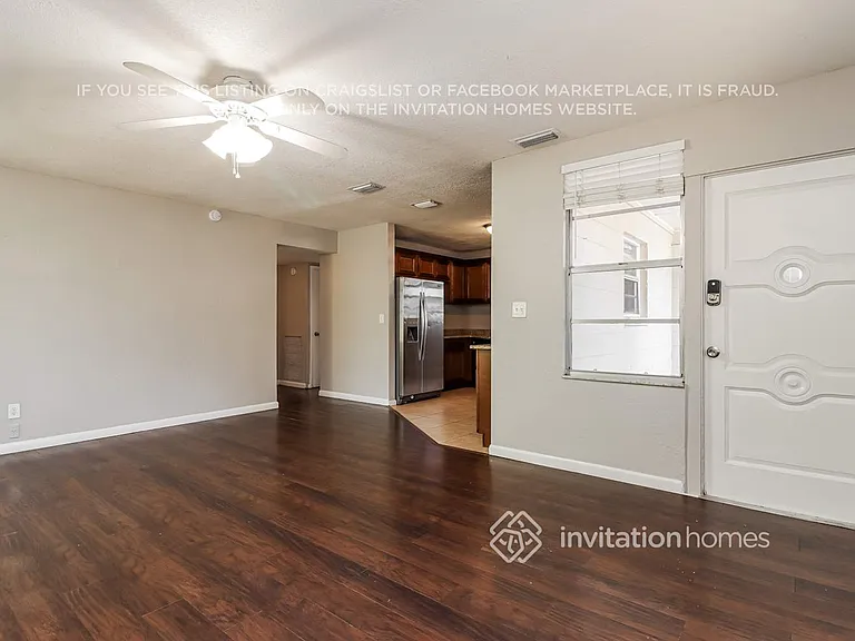 939 Lakewood Ave — Photo 3