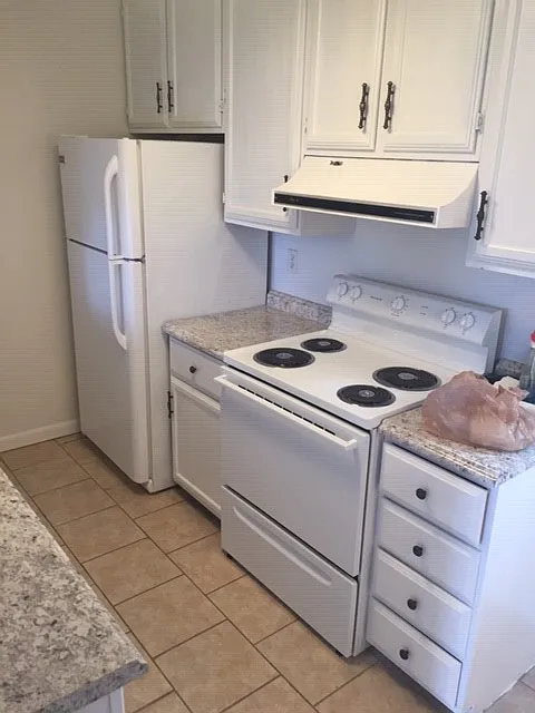 121 Oakwood Rd. - E — Photo 3