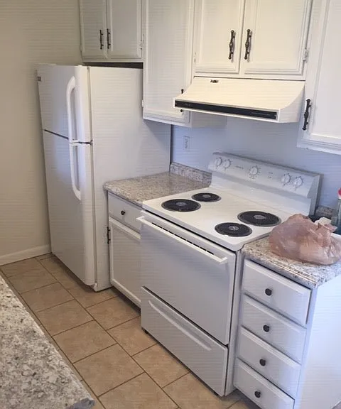 121 Oakwood Rd E — Photo 3