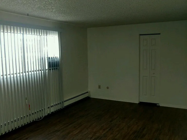 1924 Vinewood Ln #11 — Photo 4