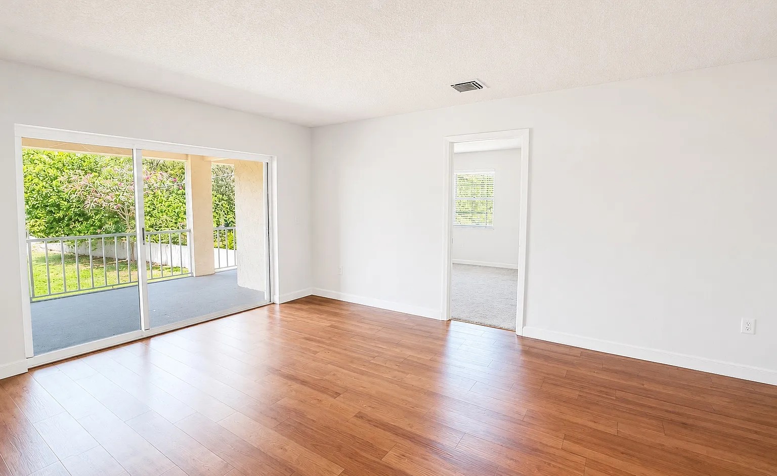 2 bed, 1100 sqft, $1,825 — Photo 2