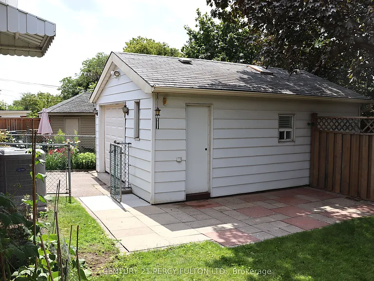 110 Gilroy Dr — Photo 23