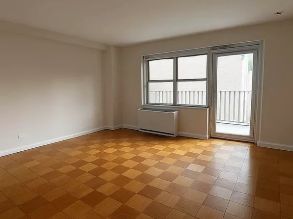 1470 First Avenue image 1 of 4