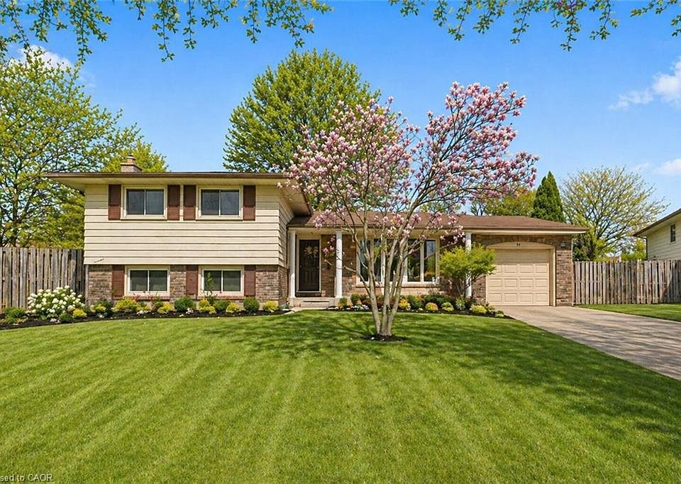 1st image of 74 Macoomb Dr