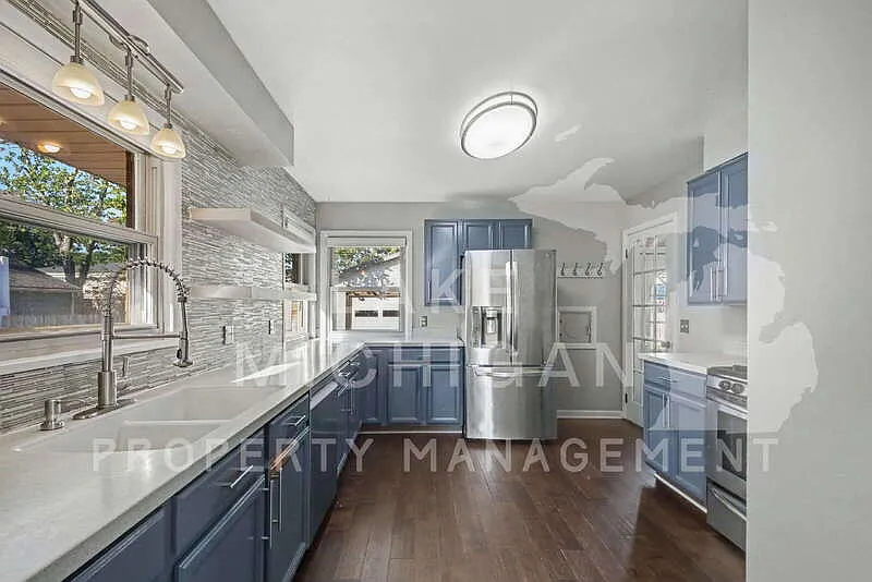4 bed, 2.0 bath, 1722 sqft, $2,695 — Photo 3