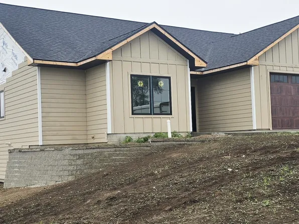 505 18th Ave E, Oskaloosa, IA 52577