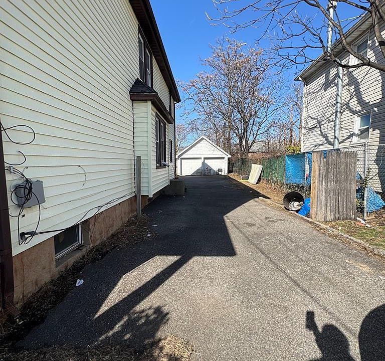 2nd image of 37 Maple Avenue