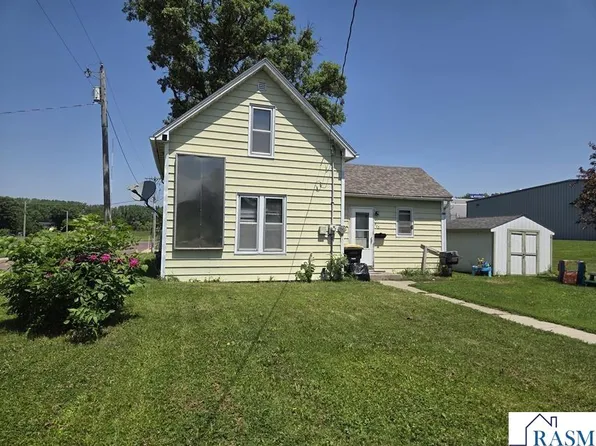 803 E 3rd St, Blue Earth, MN 56013