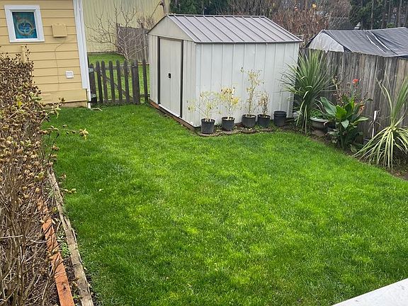 3rd image of 1020 NE 12th St