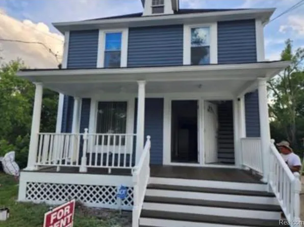 132 E Howard St, Pontiac, MI 48342