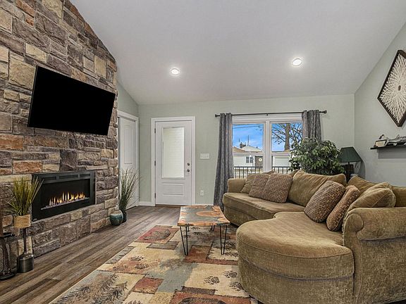 5th image of 26152 Lakewood Dr