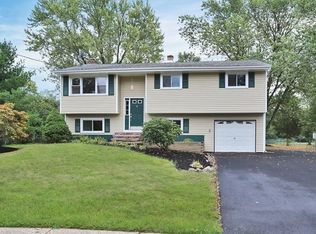 27 Seymour Ter, Piscataway, NJ