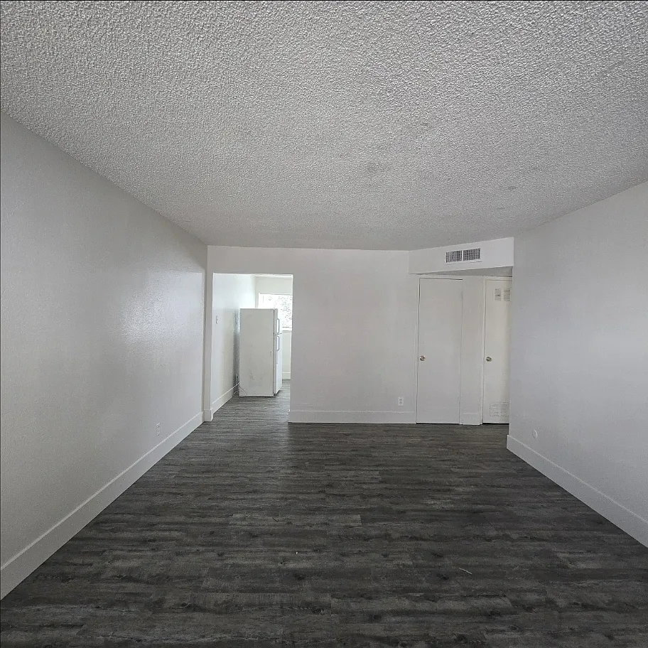 3 bed, 1.5 bath, 1020 sqft, $1,500 — Photo 2