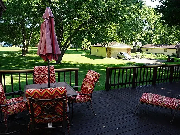 412 McLaughlin Ave — Photo 15