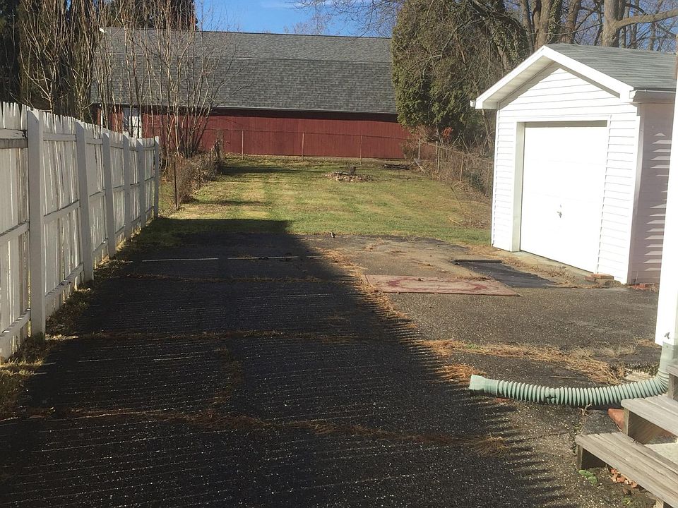 2nd image of 5029 W Blvd NW