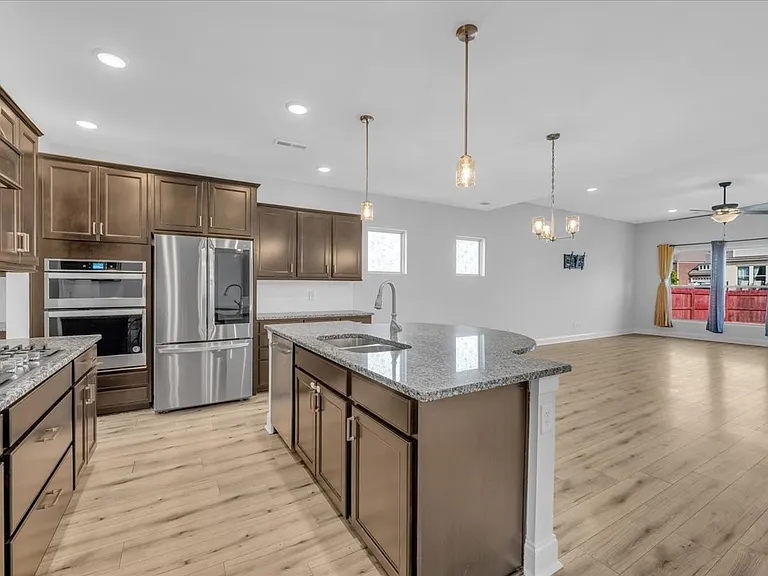 1121 Carlisle Pl — Photo 9