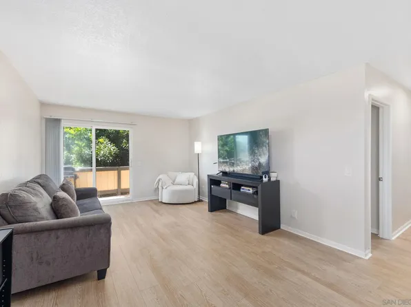 868 E Alvarado St APT 28, Fallbrook, CA 92028