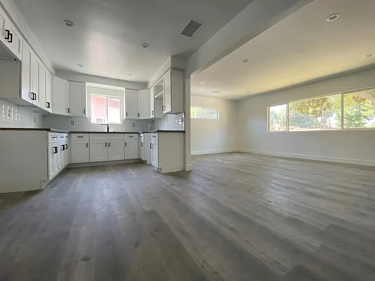 150 N Roberto Ave #146 — Photo 16