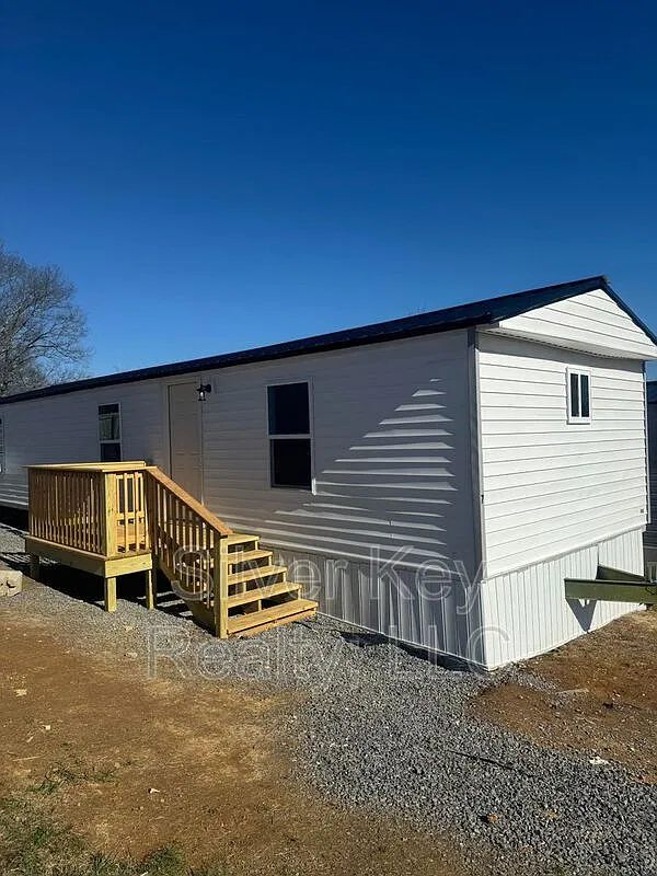 2 bed, 1.0 bath, $925 — Photo 3