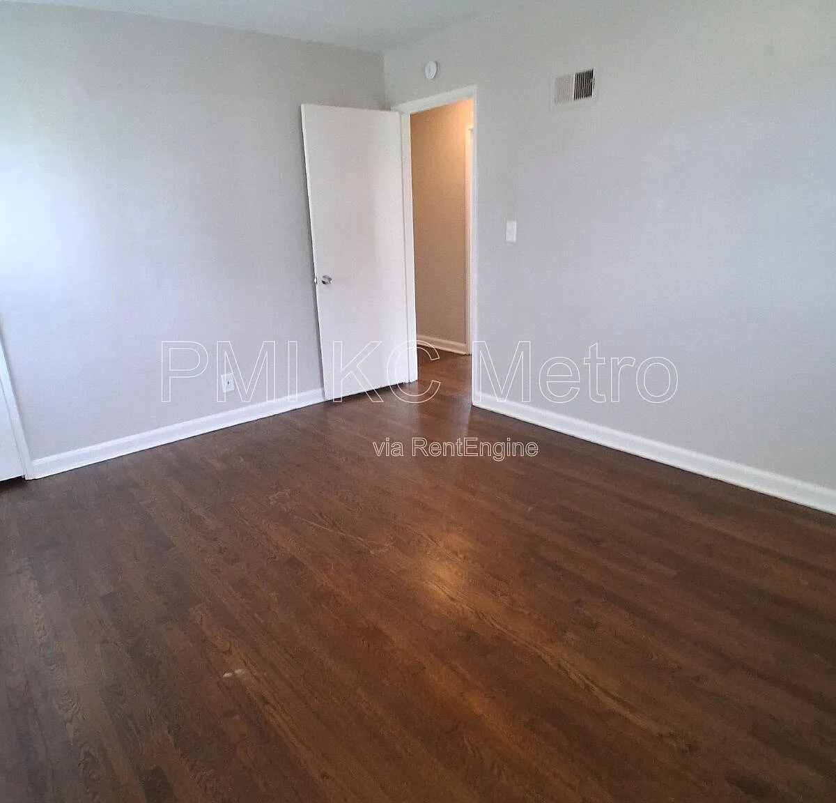 2 bed, 1.0 bath, 850 sqft, $925 — Photo 2
