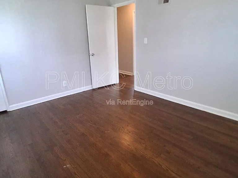 9548 Charlotte St — Photo 5