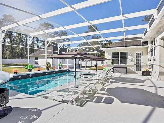4th image of 720 W Lorraine Dr