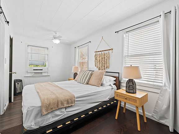 5th image of 29 1/2 Ocean Breeze St